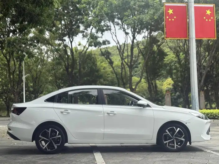Roewe i5 2023 Model 1.5L CVT Zunrong Edition – фото 7
