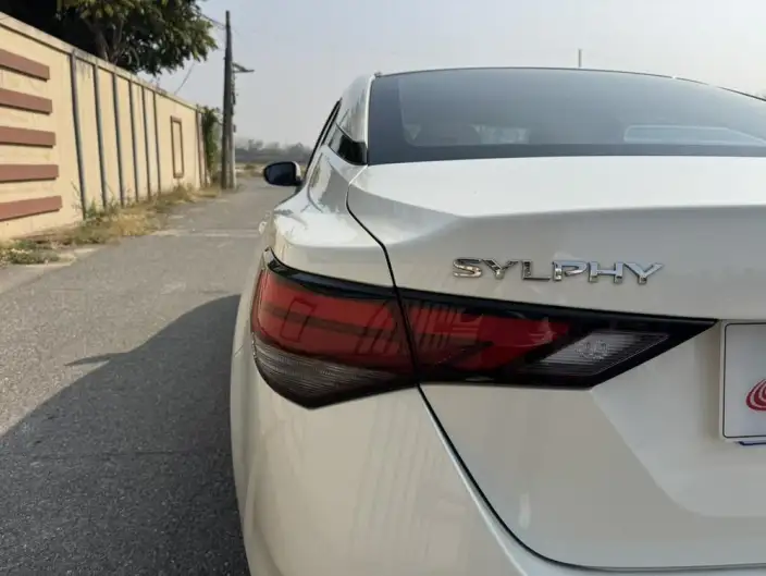 Nissan Sylphy 2021 Model 1.6L TOP CVT Luxury Edition – фото 8