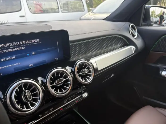 Mercedes-Benz GLB 2025 Model GLB 220 Fashion Model – фото 6