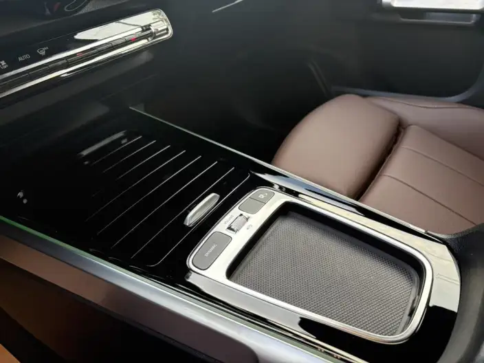Mercedes-Benz GLB 2025 Model GLB 220 Fashion Model – фото 7