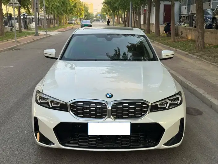 BMW 3 Series 2025 Model 325i M Sports Set – фото 2