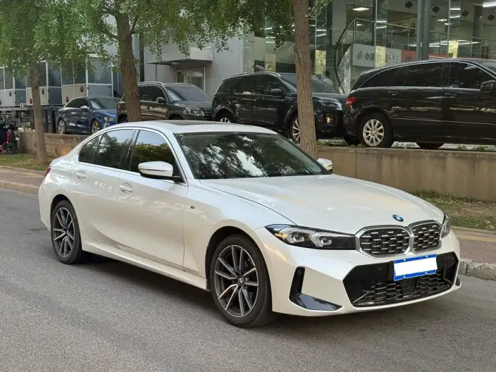BMW 3 Series 2025 Model 325i M Sports Set – фото 3