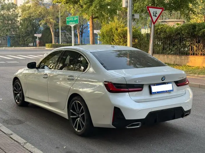 BMW 3 Series 2025 Model 325i M Sports Set – фото 4