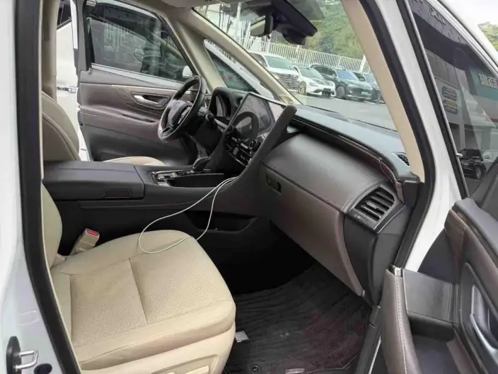 Vellfire 2024 Model 2.5T Automatic 4WD 7 seat Parallel Imported – фото 5