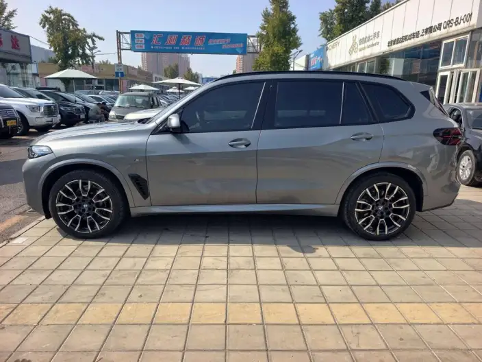 BMW X5 2023 Model xDrive40Li M Sports Night Set