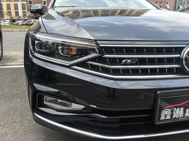 Volkswagen Magotan 2023 2-Millionth Anniversary 330TSI DSG Luxury – фото 3