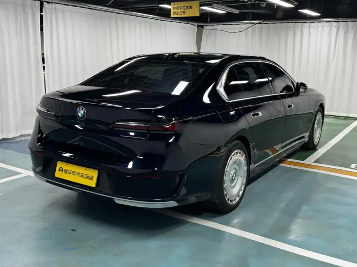 BMW i7 2023 Model eDrive50L Leading Model Luxury Set – фото 7