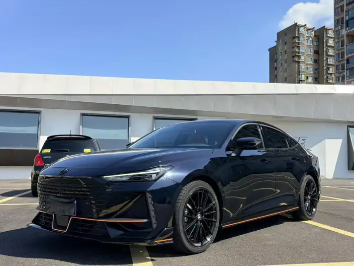 Changan UNI-V 2023 Model 1.5T Sports Edition – фото 1