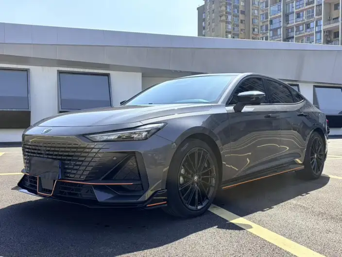 Changan UNI-V 2022 Model 1.5T Sports Edition – фото 1