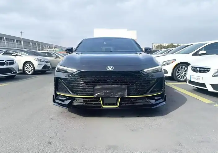 Changan UNI-V 2023 Model 1.5T Sports Edition – фото 2