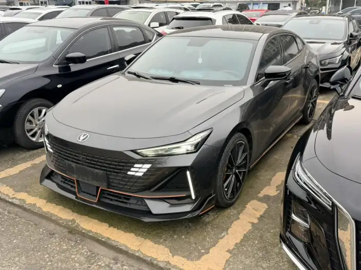 Changan UNI-V 2022 Model 1.5T Sports Edition – фото 1