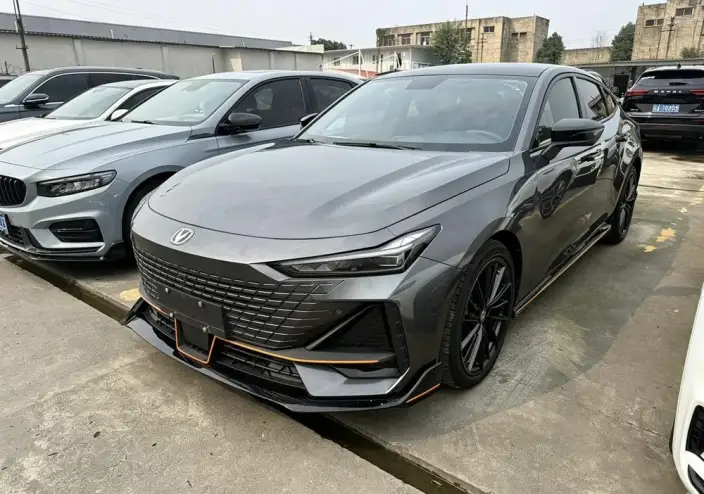 Changan UNI-V 2022 Model 1.5T Sports Edition – фото 1