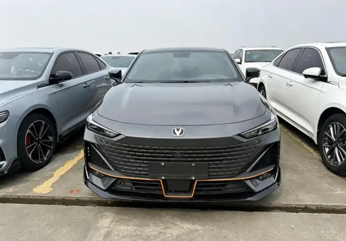 Changan UNI-V 2022 Model 1.5T Sports Edition – фото 2