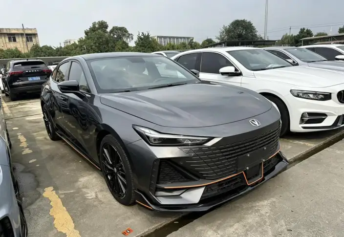 Changan UNI-V 2022 Model 1.5T Sports Edition – фото 3