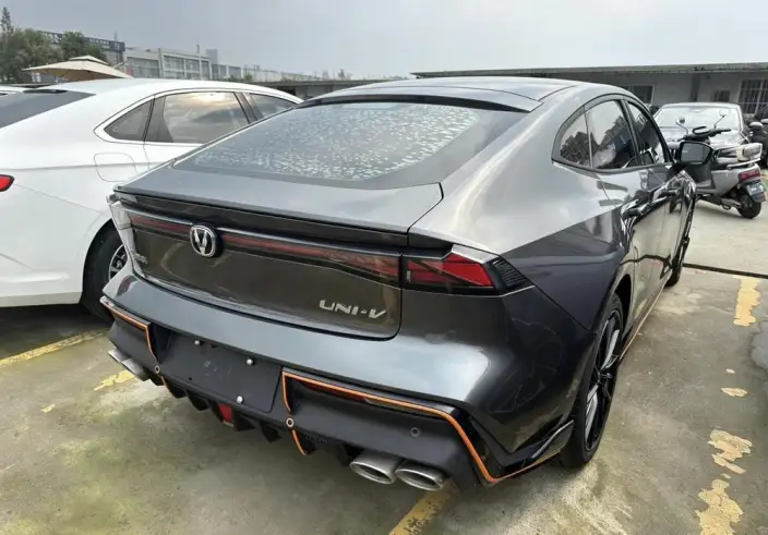Changan UNI-V 2022 Model 1.5T Sports Edition – фото 6