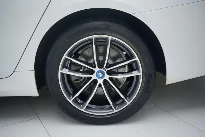 BMW 5 Series PHEV 2022 Model Facelift II 535Le M Sports Set – фото 6