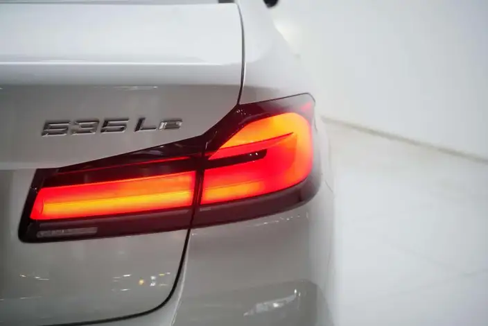 BMW 5 Series PHEV 2022 Model Facelift II 535Le M Sports Set – фото 8
