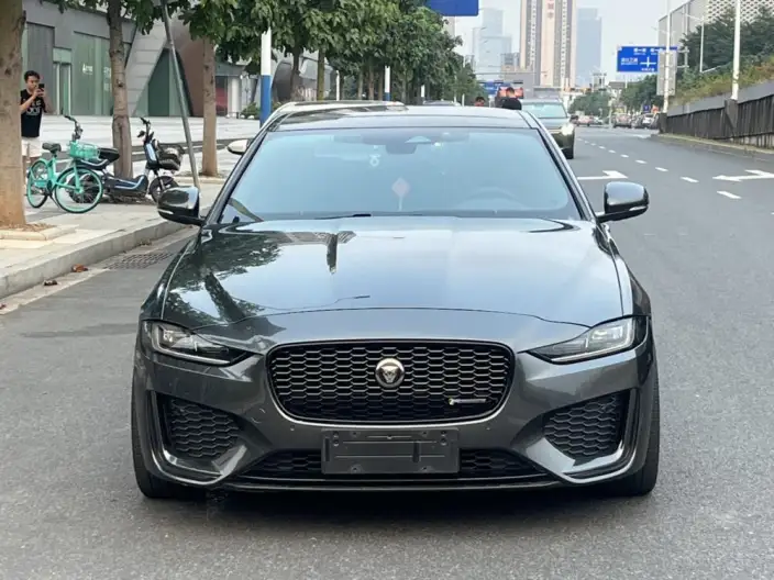 Jaguar XE L 2021 Model 2.0T 250PS Obsidian Black Sports Edition