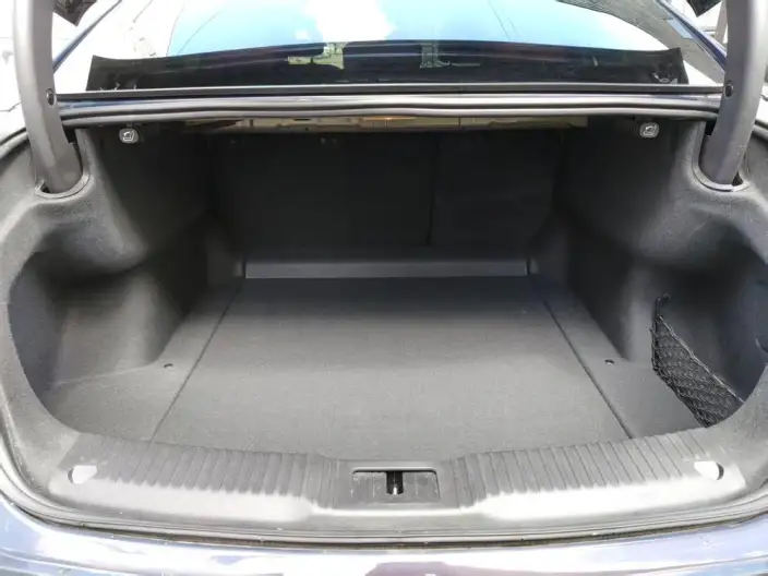 Hongqi H5 2024 Model 2.0T Automatic Flag Lead Edition – фото 9