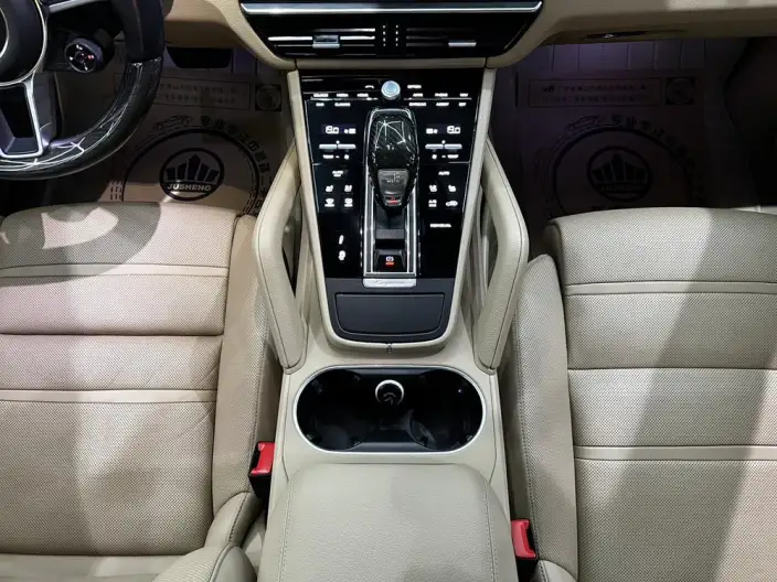 Cayenne E-Hybrid 2021 Model Cayenne E-Hybrid 2.0T – фото 8
