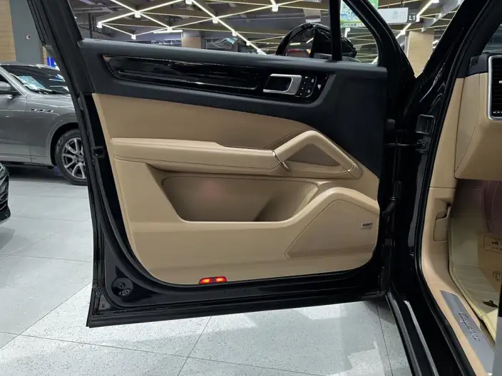 Cayenne E-Hybrid 2021 Model Cayenne E-Hybrid 2.0T – фото 10