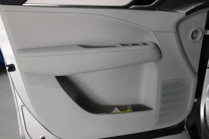Volvo EM90 2025 Model Ultra VI seat – фото 10