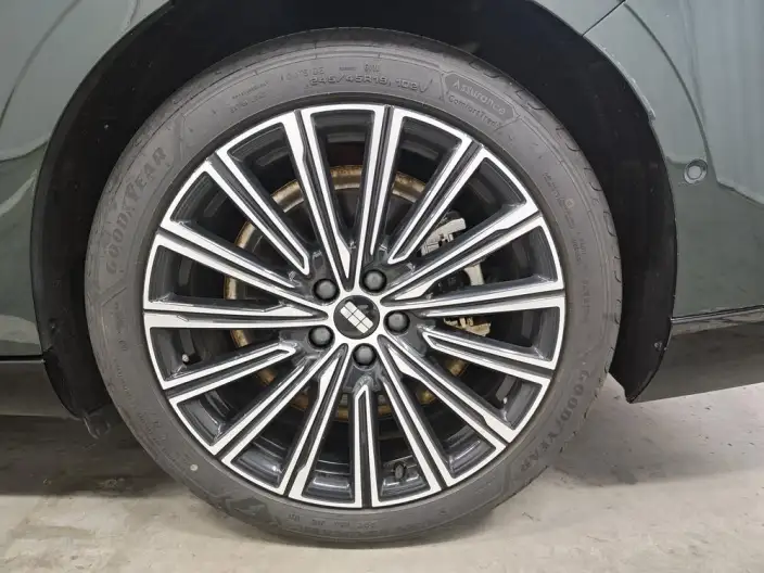 Geely Galaxy E8 PHEV 2025 Model 130km EM-P Galaxy Edition – фото 9