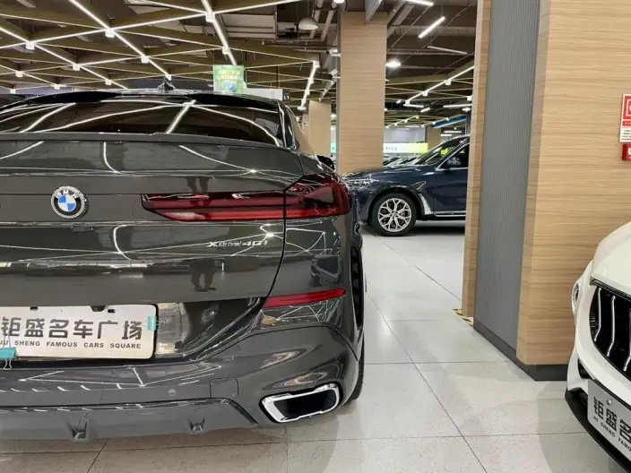 BMW X6 2022 Model xDrive40i Exclusive Model M Sports Set – фото 9