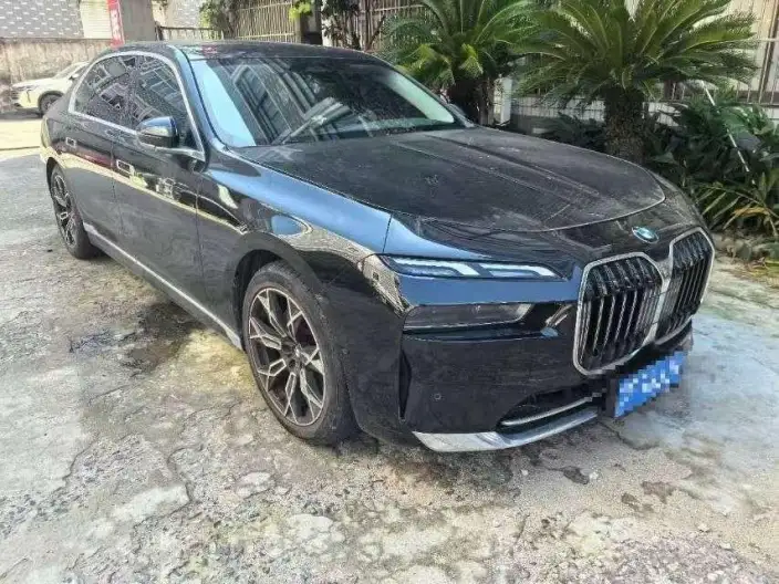 BMW 7 Series 2023 Model 735Li Luxury Set – фото 2