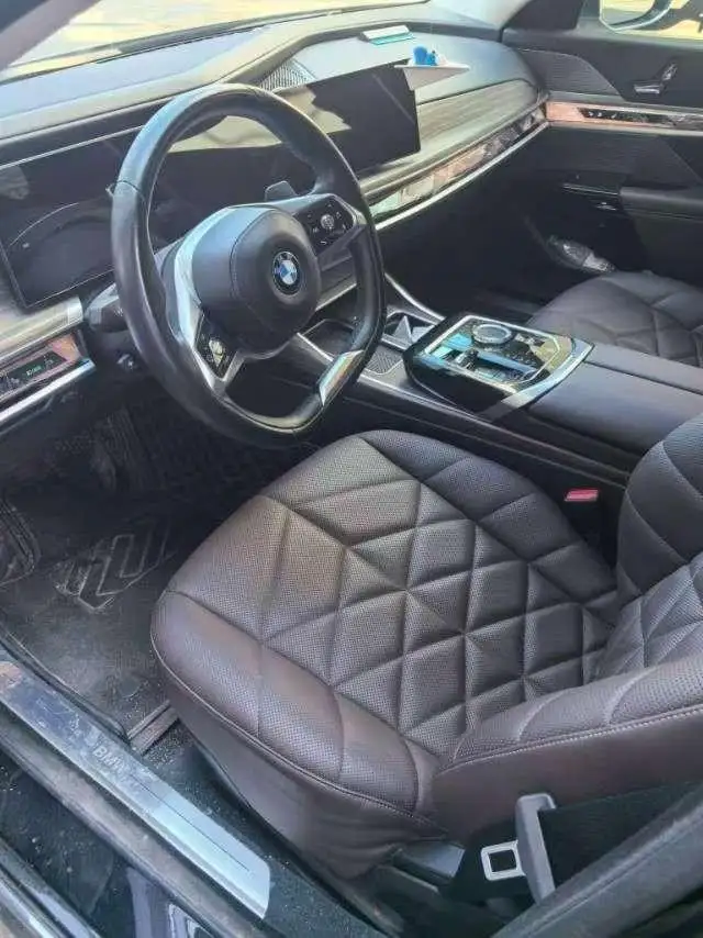 BMW 7 Series 2023 Model 735Li Luxury Set – фото 10