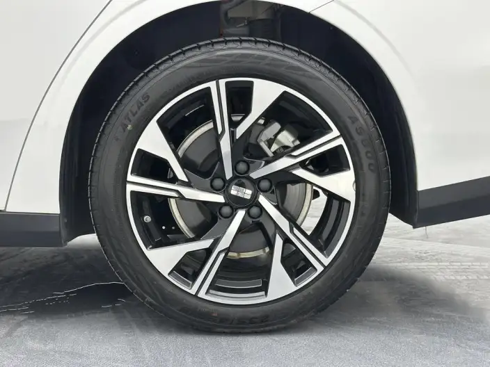 Geely Galaxy L6 2023 Model 1.5T DHT 125km Galaxy – фото 9