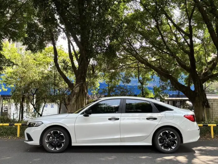 Honda Civic 2022 Model 240TURBO CVT Combustion Edition – фото 3