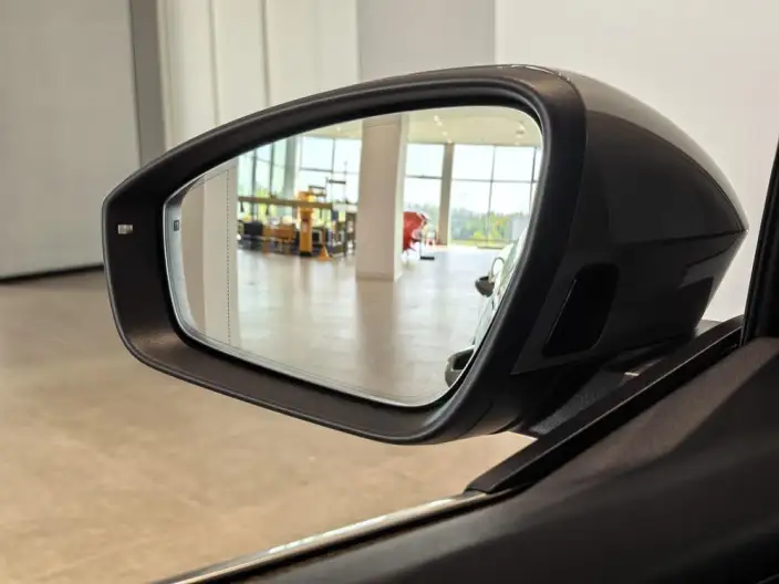 Audi Q4 e-tron 2023 Model 50 e-tron quattro Creative Edition – фото 9