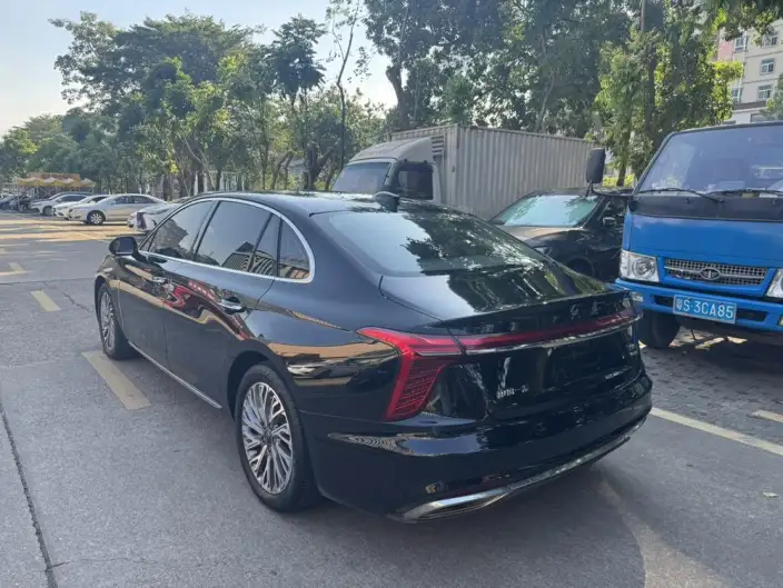 Hongqi H5 2023 Model 2.0T Automatic Flag Enjoy Edition