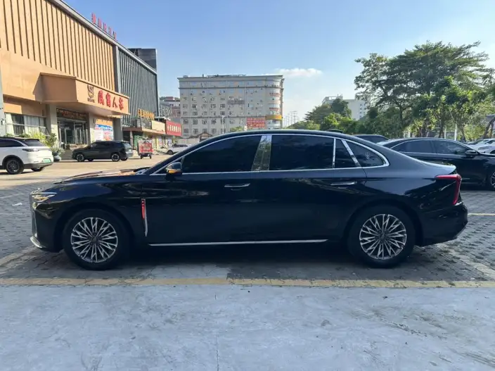 Hongqi H5 2023 Model 2.0T Automatic Smart Flag Enjoy Edition
