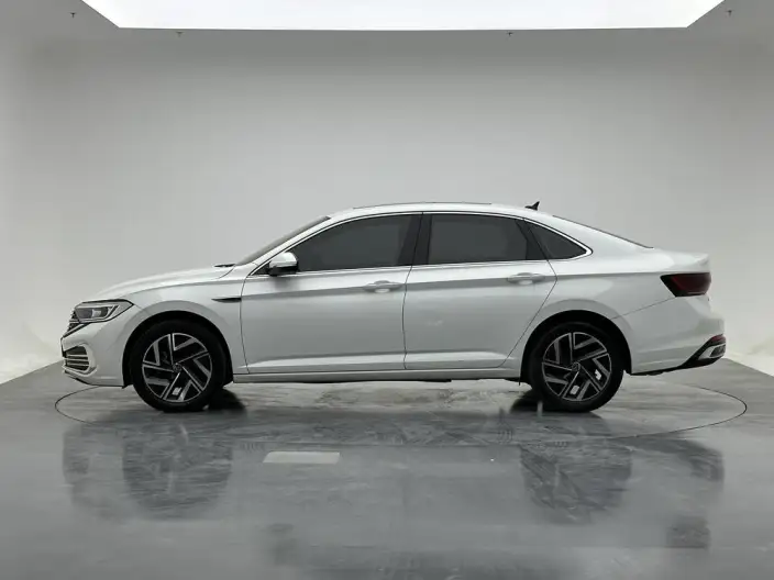 Volkswagen Sagitar 2023 Model 300TSI DSG Beyond Edition