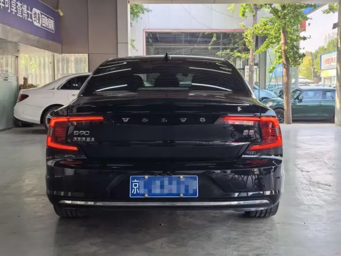 Volvo S90 2022 Model B5 Smart Elegance Deluxe Edition