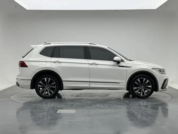 Volkswagen Tiguan L 2022 Model 330TSI Automatic 2WD R-Line Enjoy the version more – фото 8