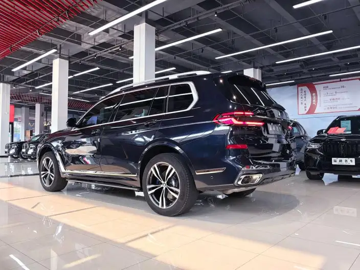 BMW X7 2023 Model xDrive40i Exclusive Model M Sports Set – фото 4