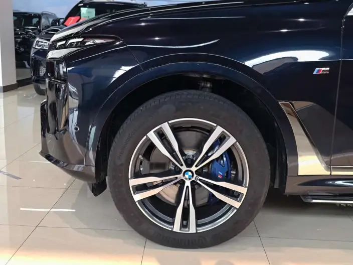 BMW X7 2023 Model xDrive40i Exclusive Model M Sports Set – фото 9