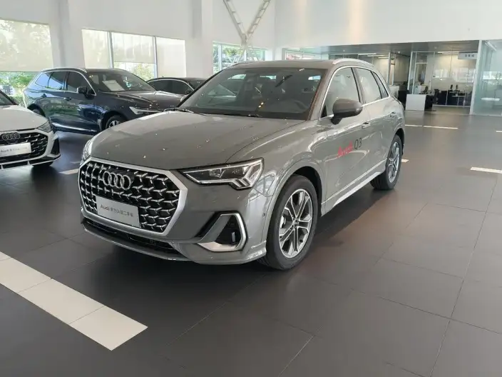 AUDI Q3 2024 Model 40 TFSI Fashion Dynamic Model