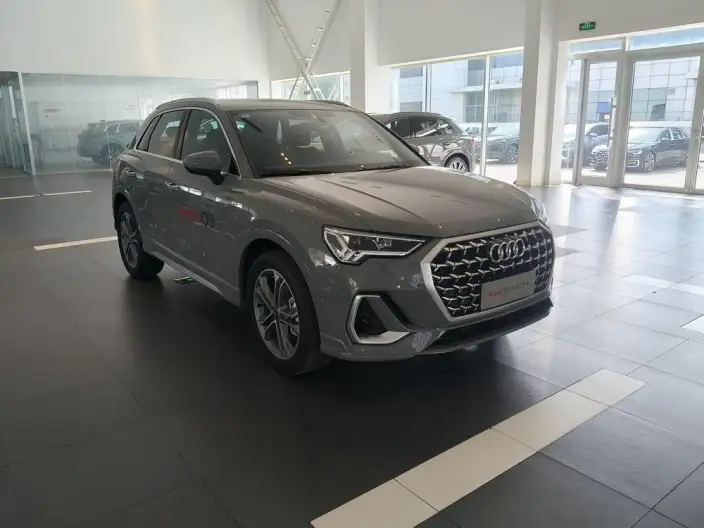 AUDI Q3 2024 Model 40 TFSI Fashion Dynamic Model