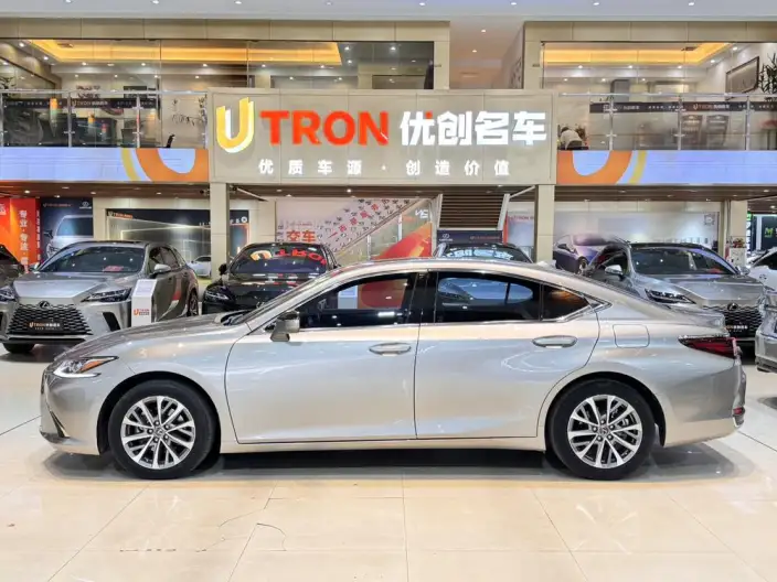 Lexus ES 2022 Model 200 Superior Edition