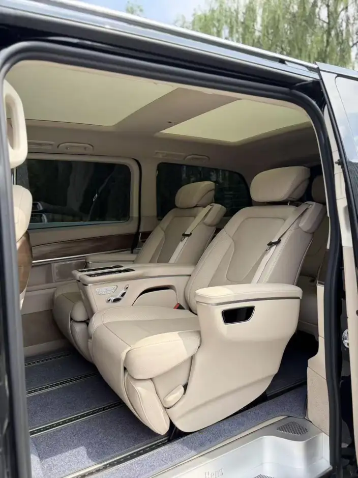 Mercedes-Benz V-Class 2022 Model V 260 Premium Edition – фото 9