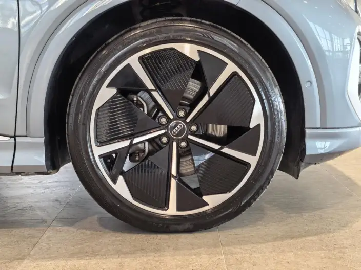 Audi Q4 e-tron 2023 Model 50 e-tron quattro Creative Edition – фото 6