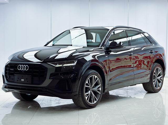 Audi Q8 Модель 2019 года 55 TFSI Luxury Dynamic – фото 1