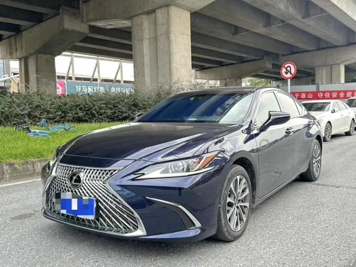 Lexus ES 2022 Model 200 Superior Edition