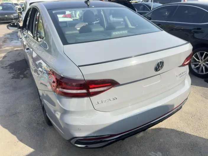 Volkswagen Lavida 2023 Model 300TSI DSG Starry Sky Yongyi Edition
