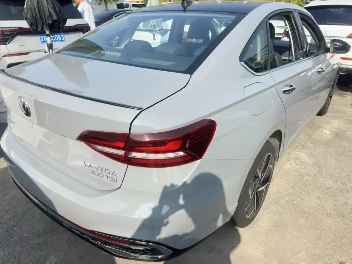 Volkswagen Lavida 2023 Model 300TSI DSG Starry Sky Yongyi Edition – фото 5