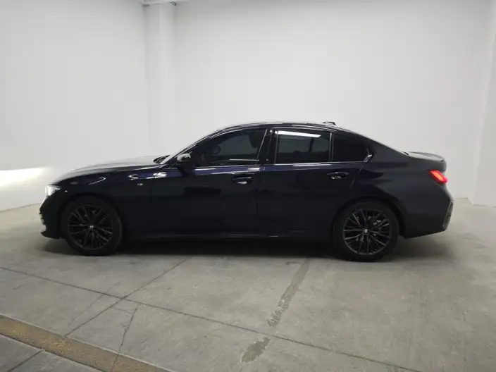 BMW 3 Series 2023 Model 325i M Sports Night Set